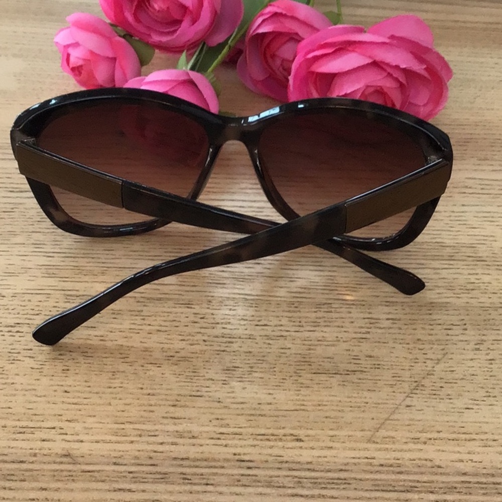 Tortoiseshell sunglasses - Picture 6 of 8
